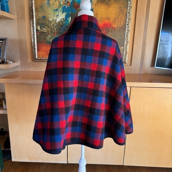 Vintage Mid Century Reversible Wool Plaid Ideal Cape - Picture 14 of 16